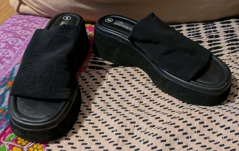 Boundaries Black Platform Wedge Slide Sandals Women's Size 8 Y2K 90s Chunky